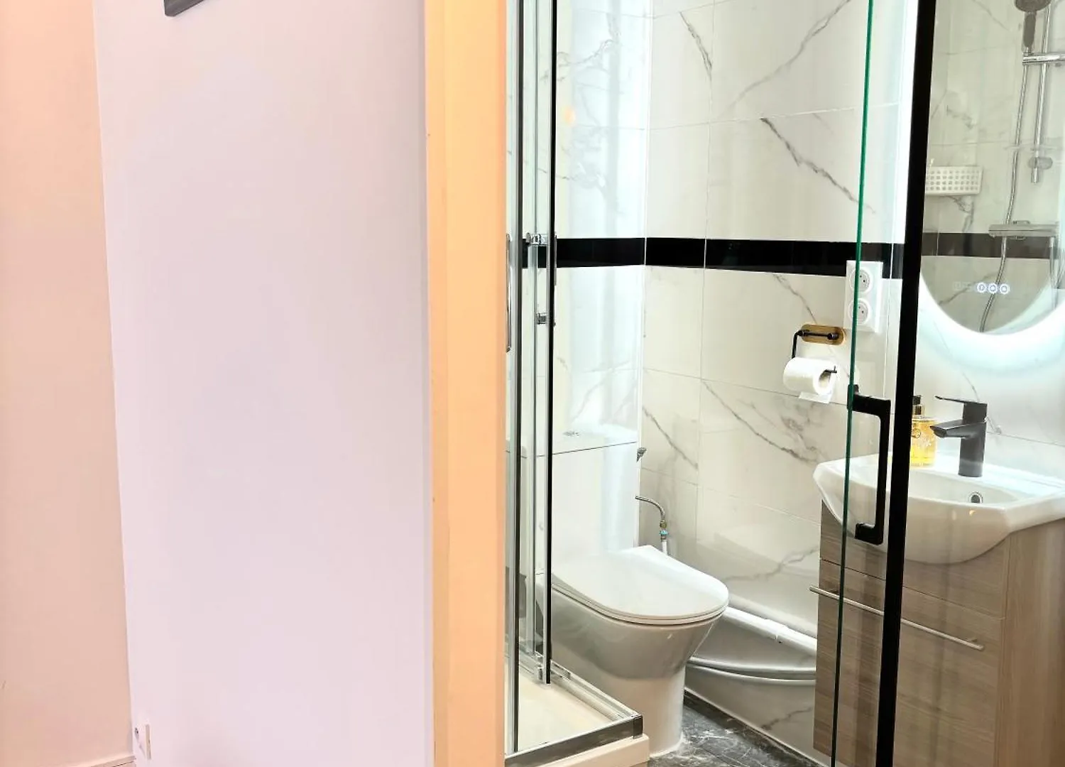 Appartement Lucas Salle De Bain Privative Paris